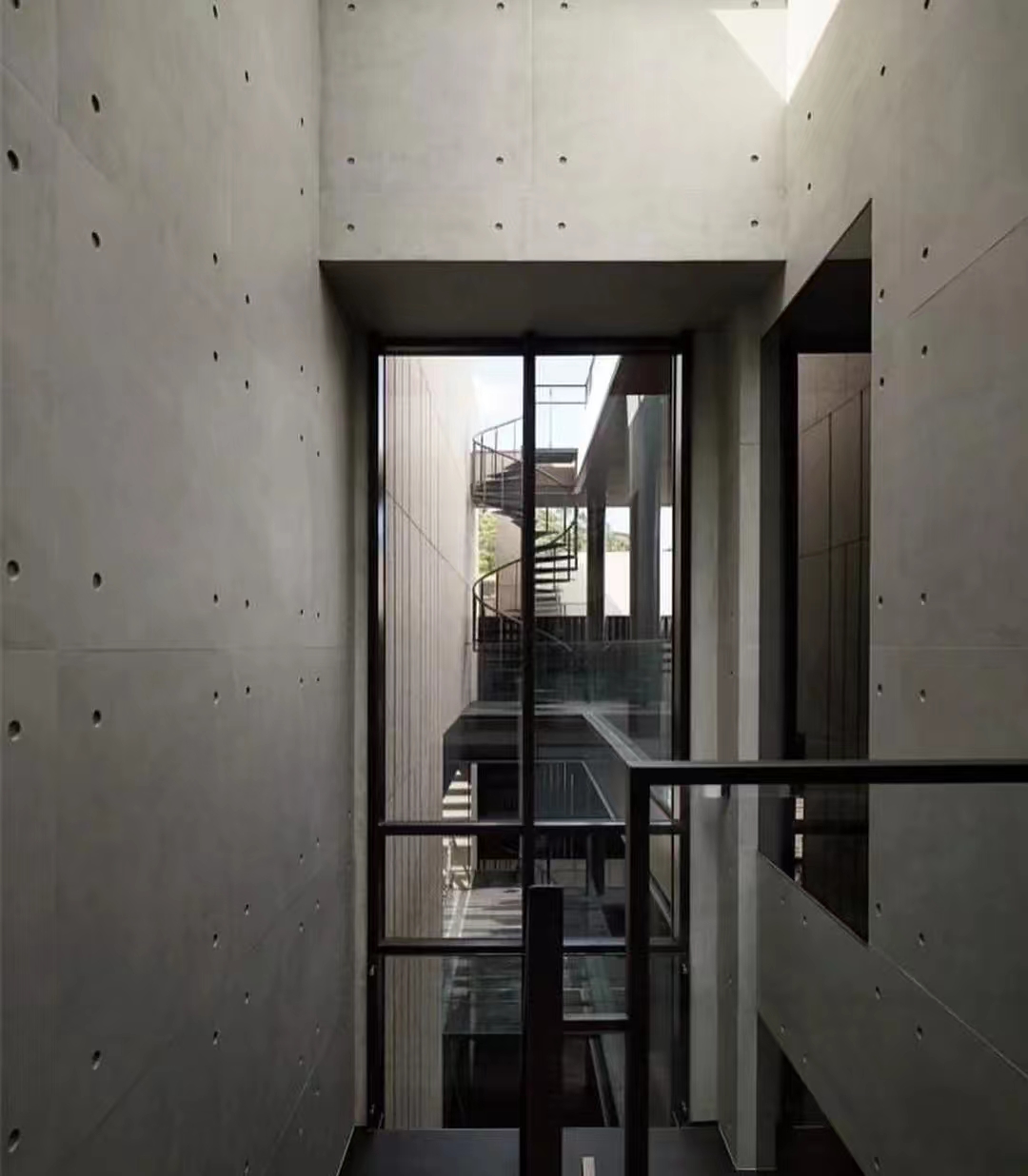 這種清水混凝土建筑，你愛(ài)了嗎？